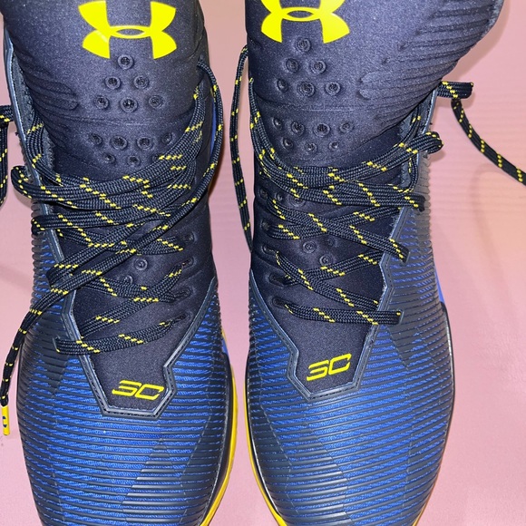 Under Armour UA Curry 2.5 Dub Nation. Slightly Used condition. Sz 11.5 in box - Picture 4 of 7